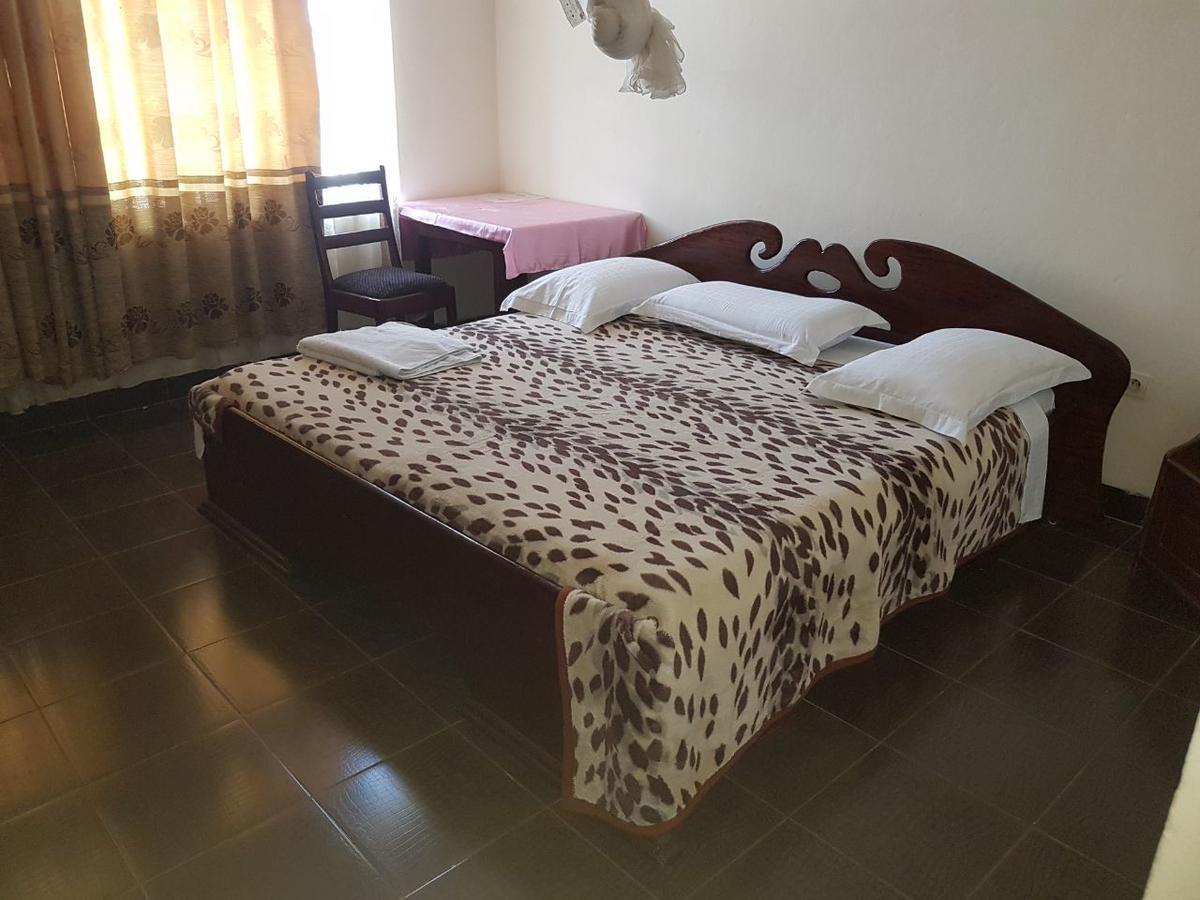 ホテルCentre D' Accueil Joli Reve Kisangani エクステリア 写真